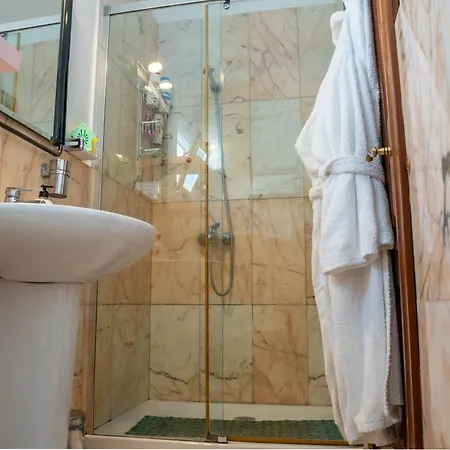 Gina Y Vista Oceano Puerto del Carmen (Lanzarote)